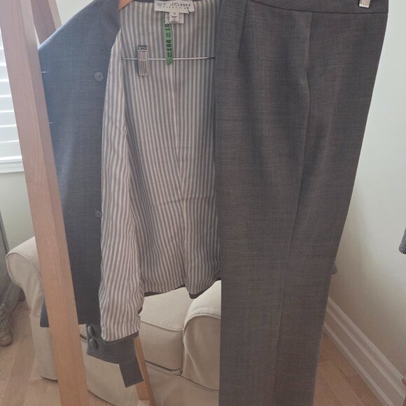 St. John Collection Suit - Picture 6 of 7